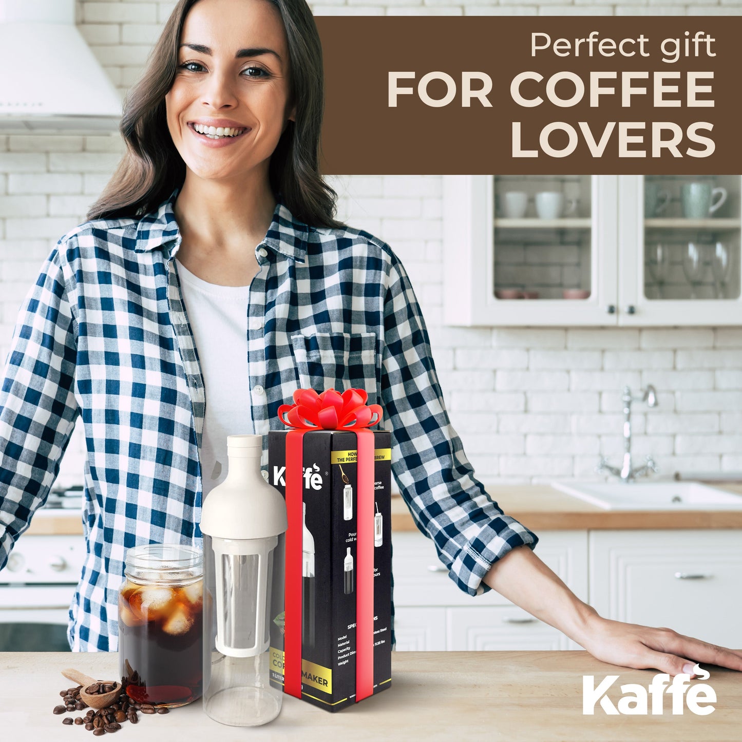Kaffe Products Cold Brew Coffee Maker KF9040 with glass jug, stainless steel filter, and sleek black design for smooth cold brewing.
