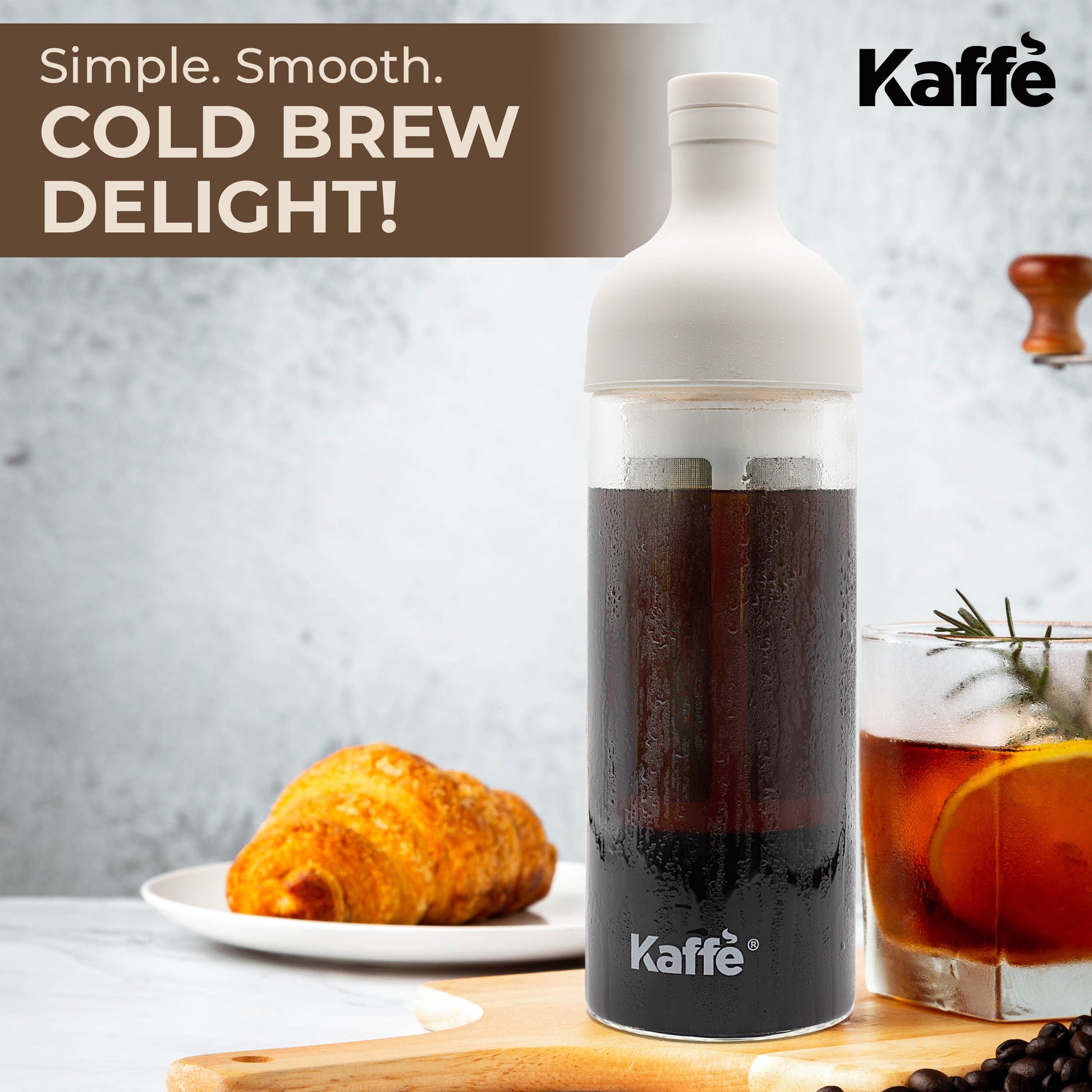 Kaffe Products Cold Brew Coffee Maker KF9040 with glass pitcher, stainless steel filter, and black plastic lid for smooth brewing.